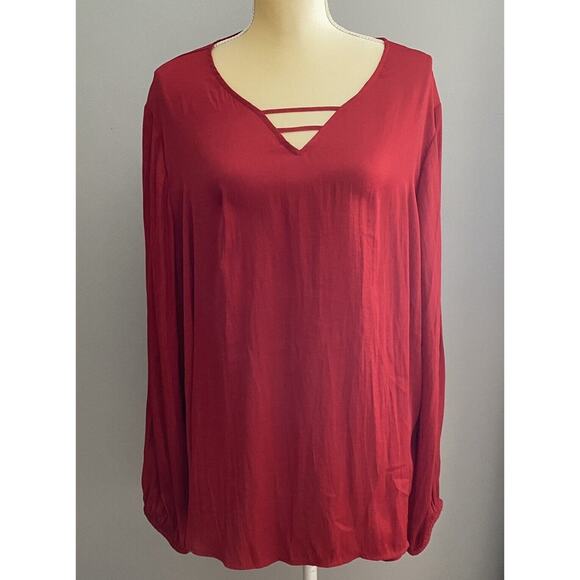 Maurices Red Blouse Size 2 Long Sleeve Shirt Keyhole Front Silky Feel - Picture 2 of 9
